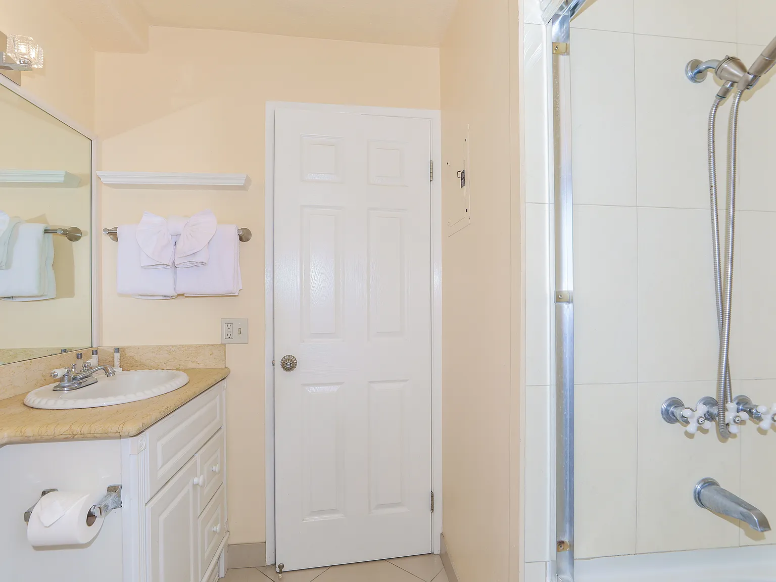 1 bed, 683 sqft, $3,600 — Photo 4