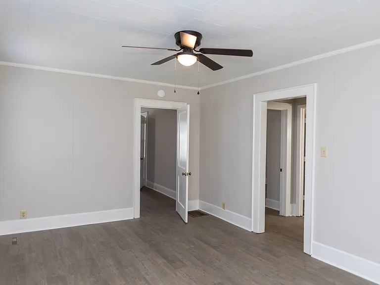 122 Jefferson St — Photo 8