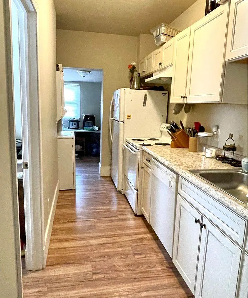 2 bed, 1000 sqft, $1,425 — Photo 4