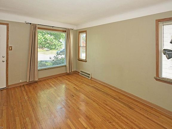 3rd image of 8515 Deerfield Dr