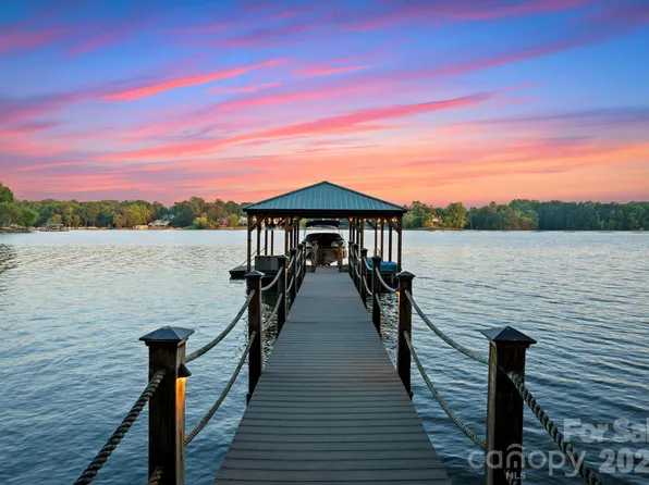 170 Iron Gate Cir, Mooresville, NC 28117