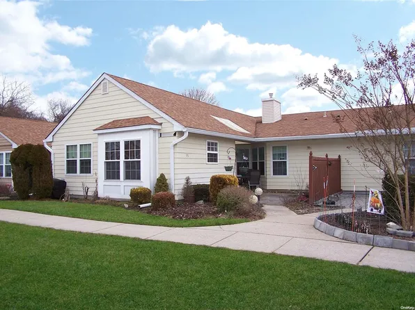 95 Theodore Drive #95, Coram, NY 11727