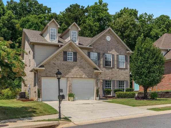 180 Thorn Berry Dr, Birmingham, AL 35242