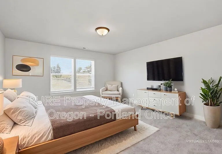 1730 NE Gilbert Ln — Photo 3