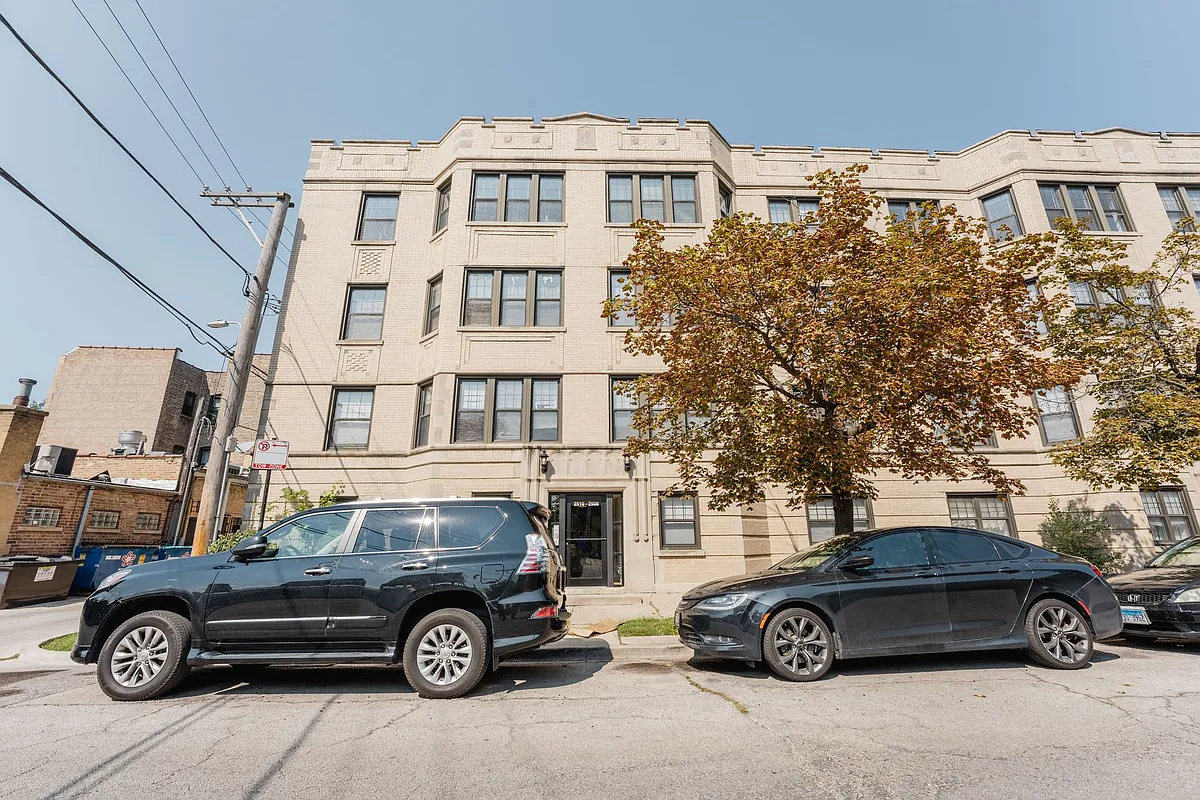 Building Photo - 2504 W Catalpa Ave #2
