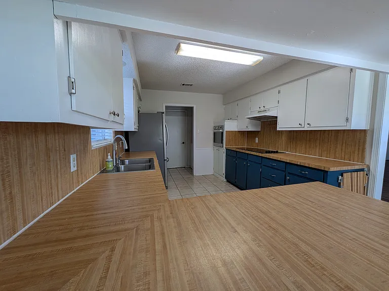 2305 Stockbridge Ct — Photo 7