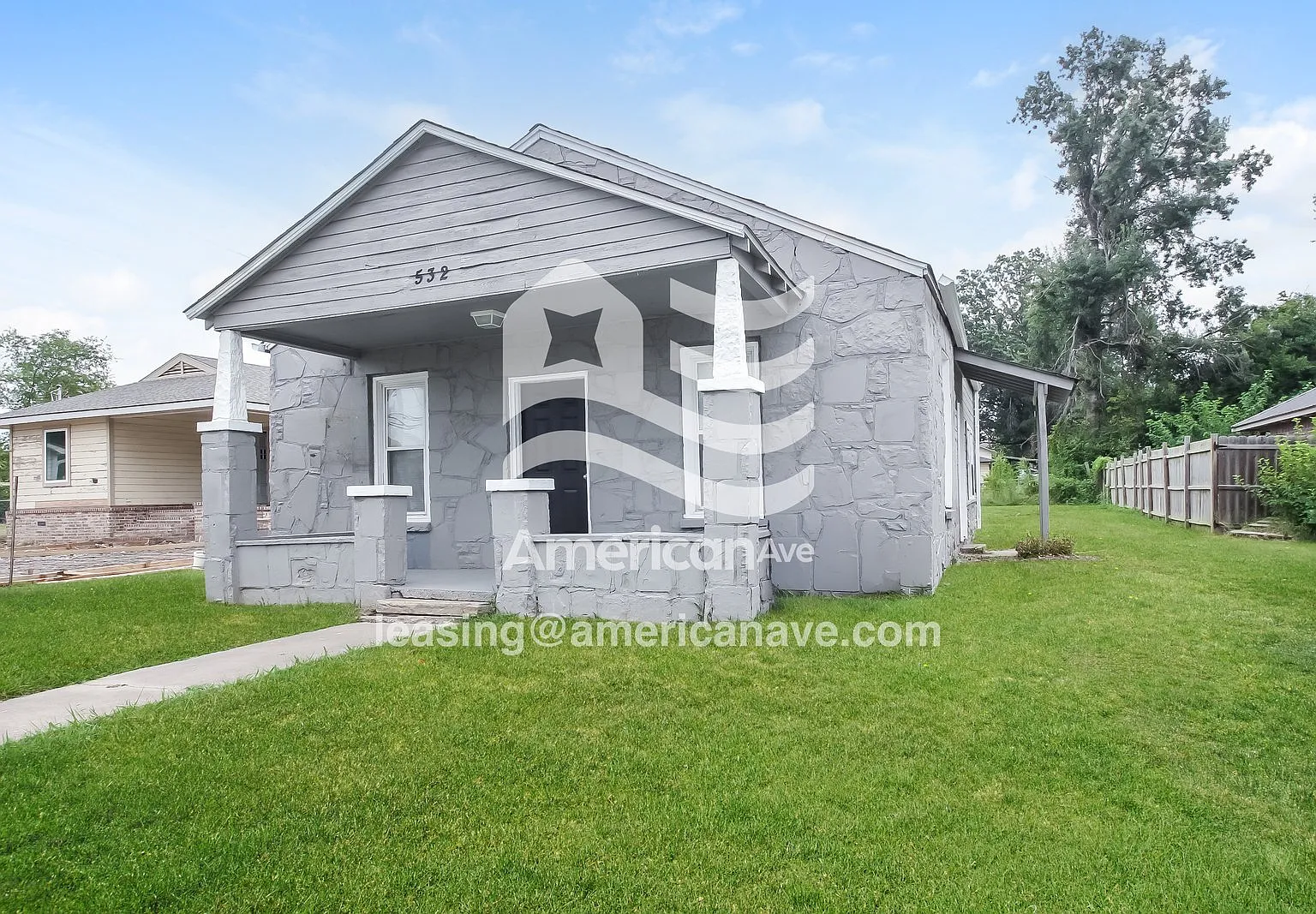 2 bed, 1.0 bath, 884 sqft, $975 — Photo 2