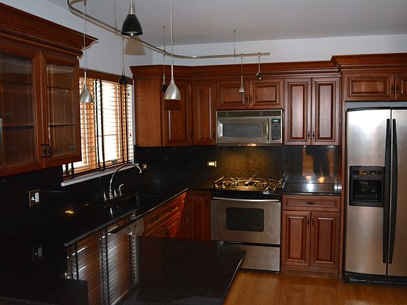 3rd image of 1335 Jackson Ave