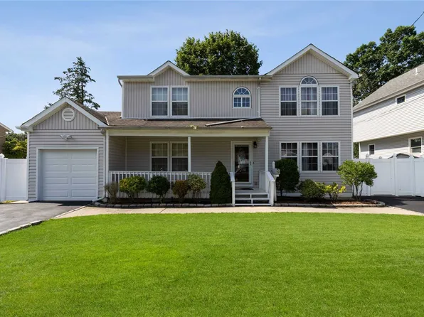 10 Spruce Pl, Melville, NY 11747