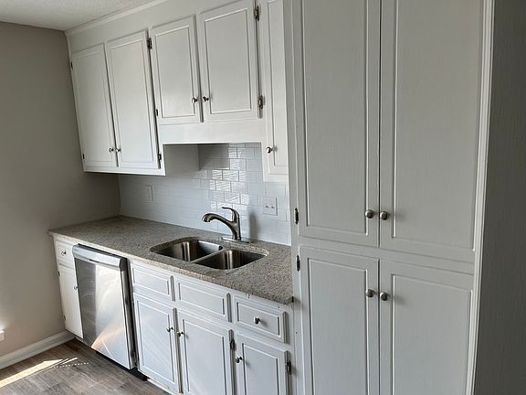 3rd image of 2602 Wynterhall Rd APT A