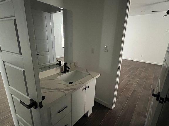 5th image of 109 Adelita St #1