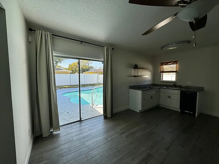 115 Hollyhock Dr — Photo 10