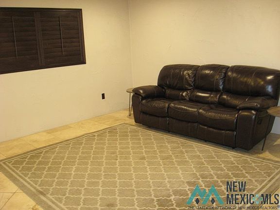 4th image of 1406 S Country Club Cir