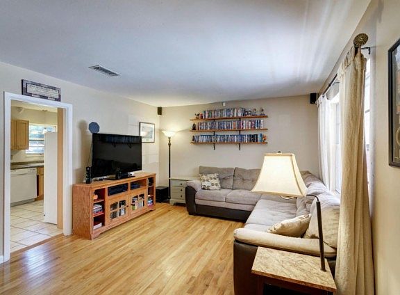 5th image of 43 Lehigh Cir
