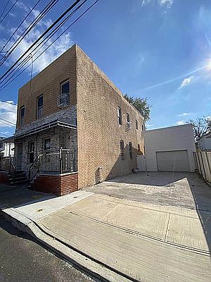 1st image of 20 Appleby Ave APT 1