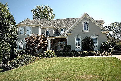Hardcoat stucco home ideally situated on level, cul-de-sac lot!