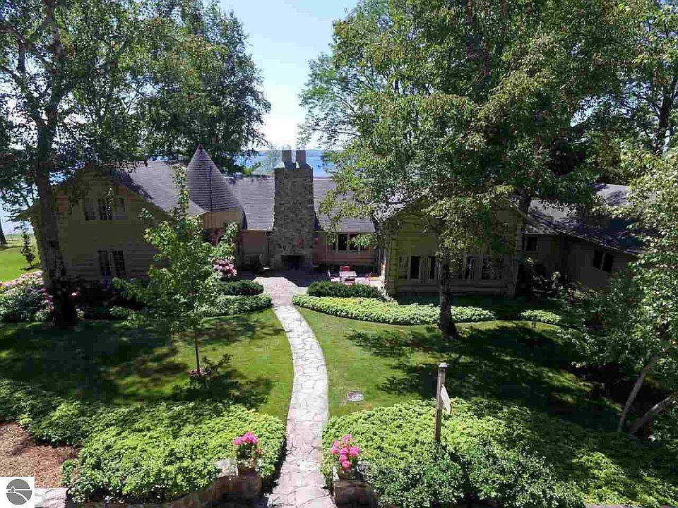 1st image of 540 N Brandon Dr