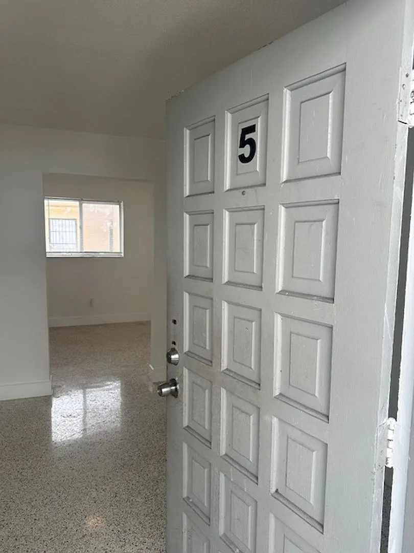2 Bed/ 1 Bath in Little Havana — Photo 2