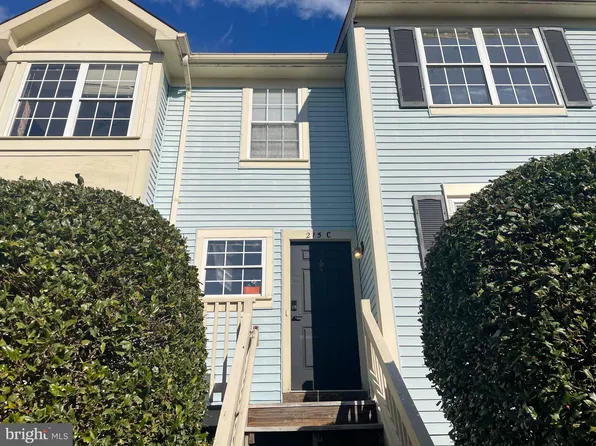 215 Fernwood Pl, Warrenton, VA 20186