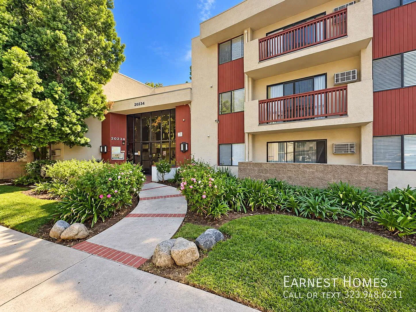 Bright Winnetka Condo with Pool, Spa, Fitness Center & 2 Parking Spaces — Photo 1