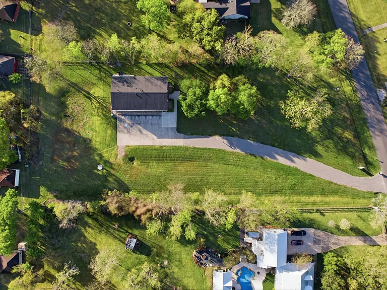 1905 Dowling Dr — Photo 44