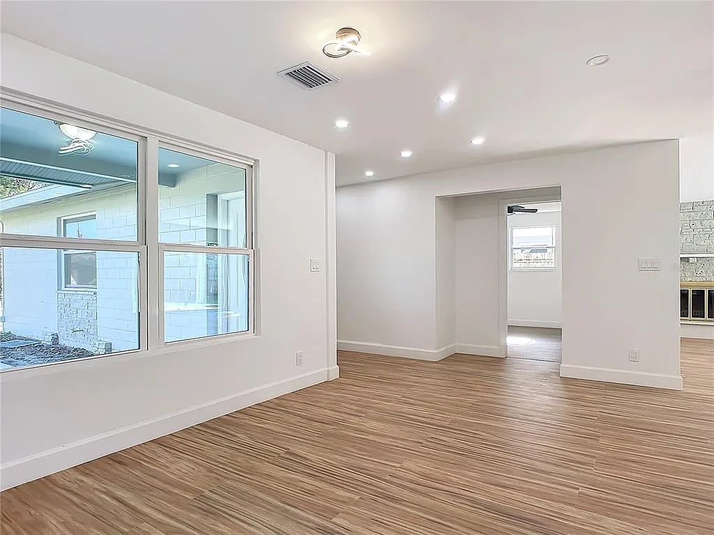4 bed, 3.0 bath, 1990 sqft, $3,000 — Photo 3