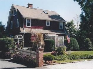 18 Alberta Pl, Locust Valley, NY 11560