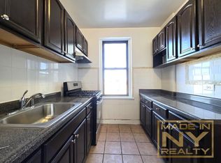 25-74 33rd St #5A, Astoria, NY 11102