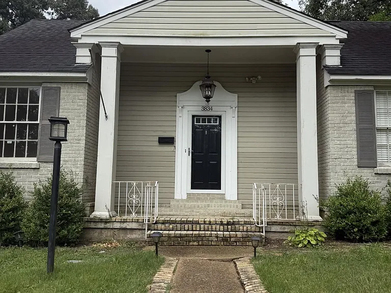 3834 Kenwood Ave — Photo 1
