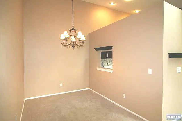 2 bed, 1047 sqft, $2,800 — Photo 3
