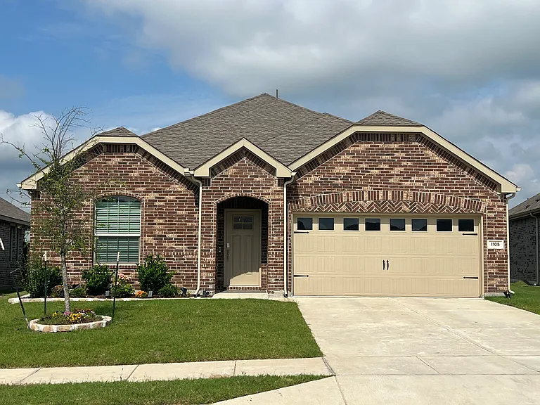 1105 Misty Brook Dr — Photo 2