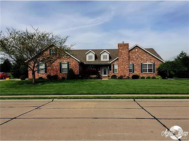 1689 Lancaster Dr photo 1