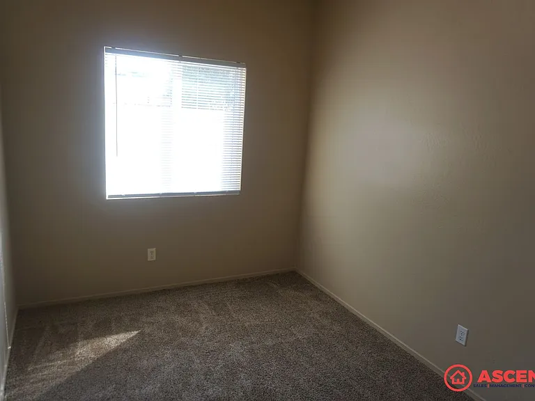 222 Harding Avenue — Photo 4