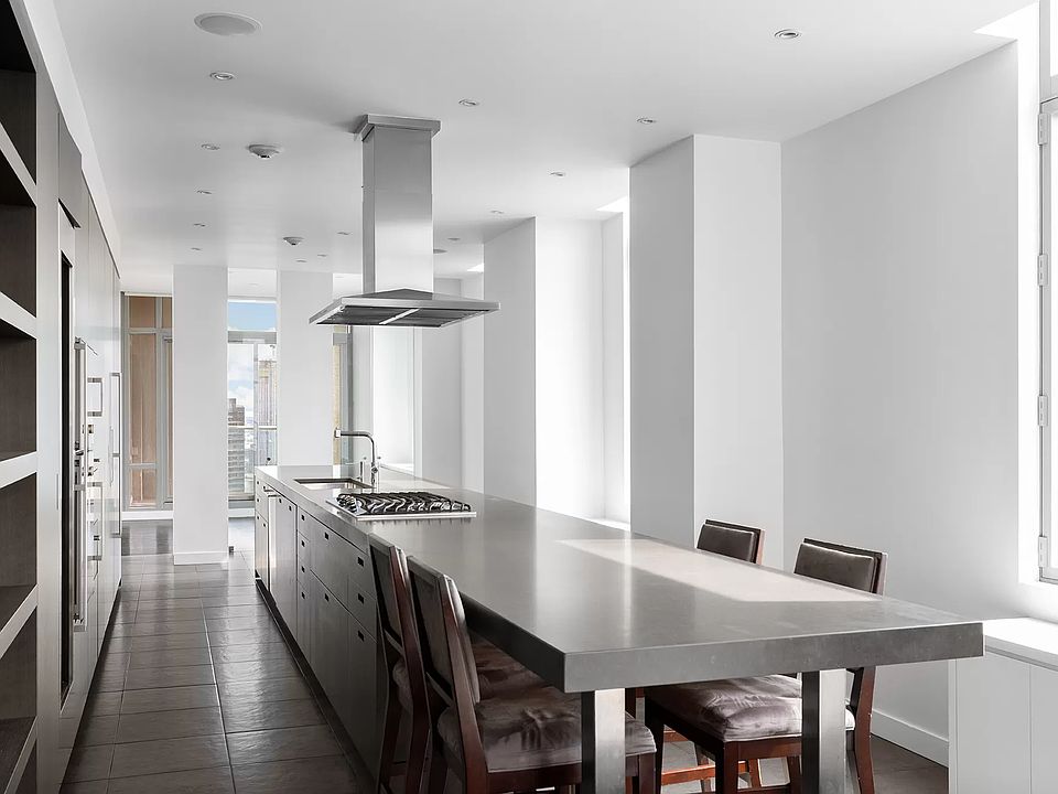 1st image of 556 3rd Ave Penthouse C