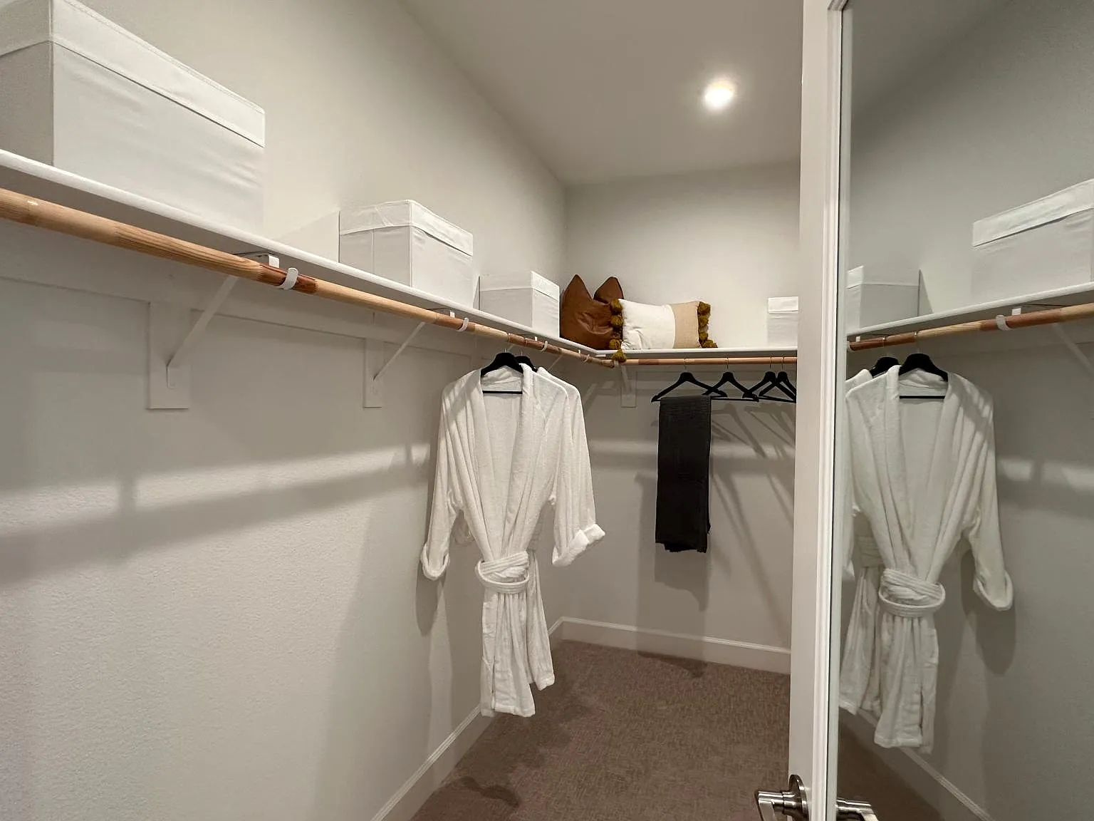4 bed, 1942 sqft, $3,750 — Photo 3