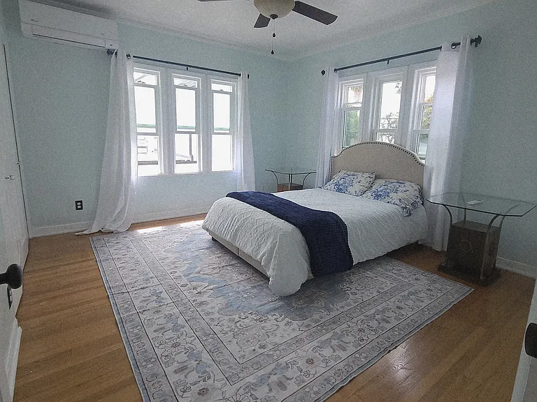 1433 Livonia Ave #UPSTAIRS — Photo 7