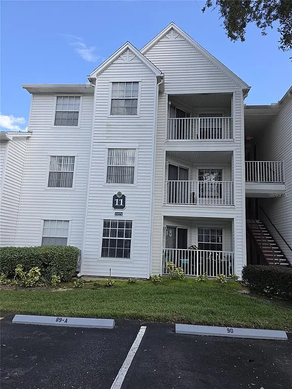 2 bed, 2.0 bath, 1067 sqft, $1,900 — Photo 2