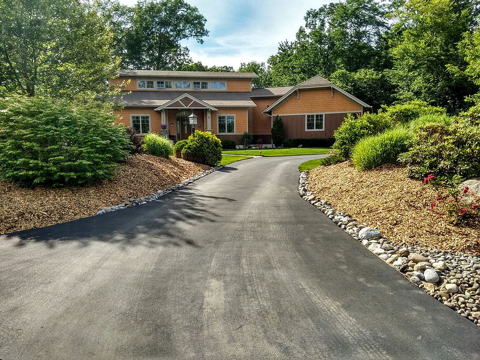 1st image of 11 Blackberry Ln