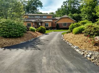 11 Blackberry Ln, Queensbury, NY 12804