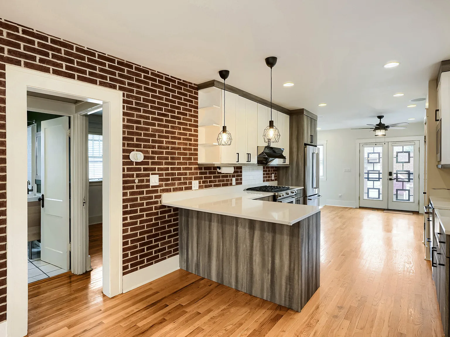 3 bed, 1719 sqft, $3,300 — Photo 3