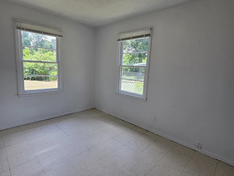 2439 Yates Dr — Photo 7