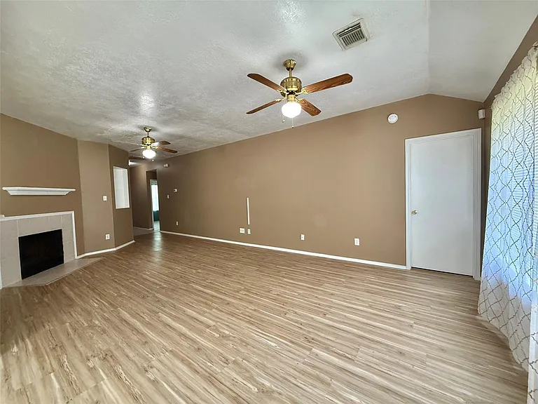 17318 Glenmorris Dr — Photo 6