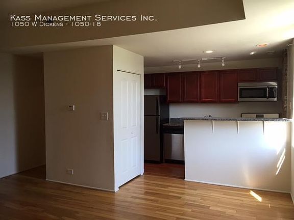 4th image of 1050 W Dickens Ave #105018