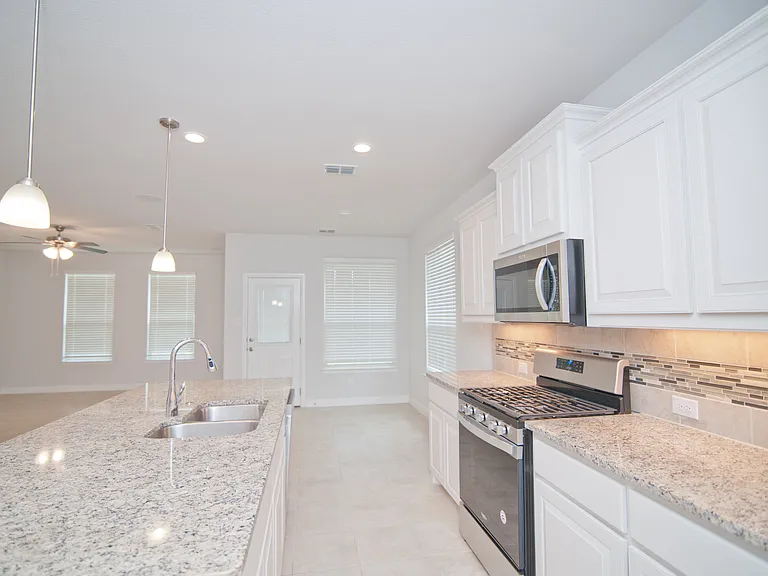 1021 Gillespie Dr — Photo 15
