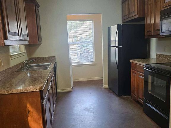3rd image of 3705 Mandy Dr #1