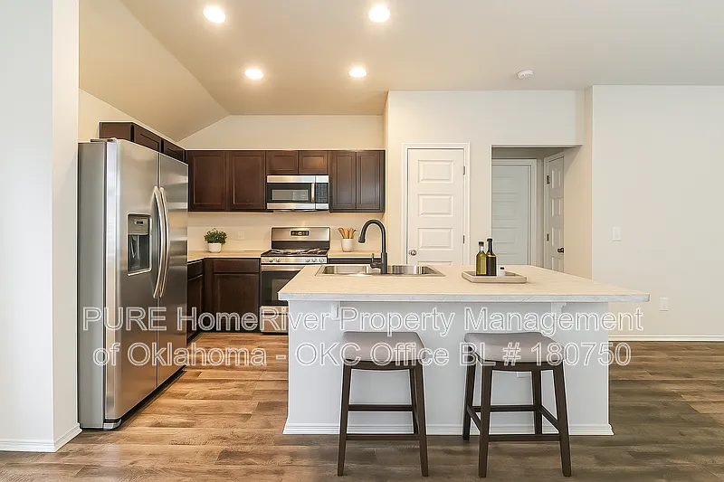 3 bed, 2.0 bath, 1248 sqft, $1,595 — Photo 3