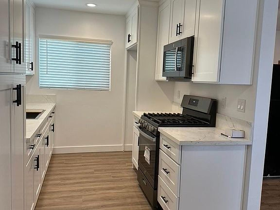 3rd image of 1720 Ventura Blvd #1A