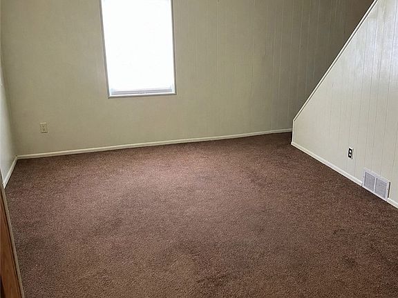 5th image of 9155 Maple St
