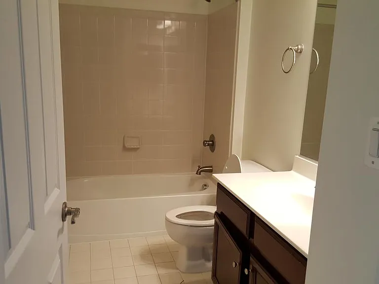 Full bathroom 2