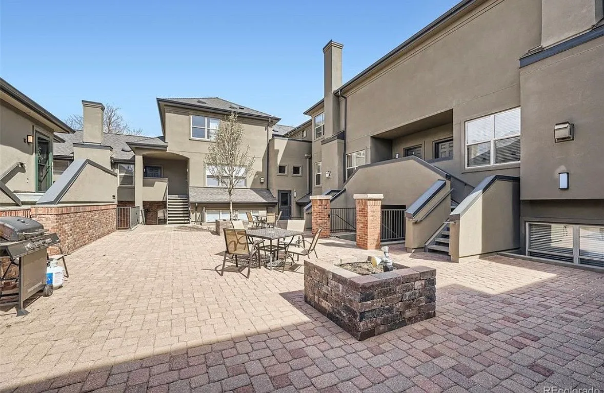 3 bed, 2.5 bath, 1600 sqft, $2,000 — Photo 1